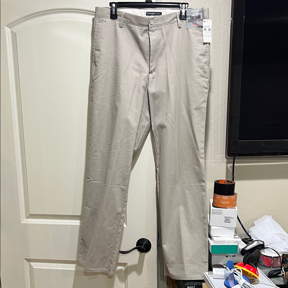 Dockers Men's Light Tan Chinos